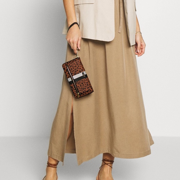 FOSSIL Animal Print Wallet Wristlet - Picture 2 of 8